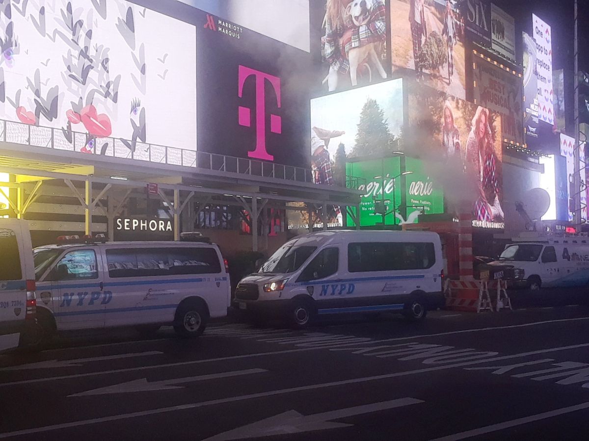 NYPD en el desolado Times Square