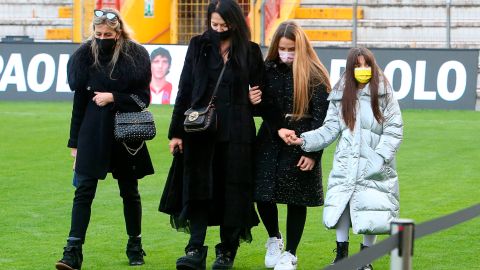 Federica Cappelleti, esposa de Paolo Rossi, y sus dos hijas.