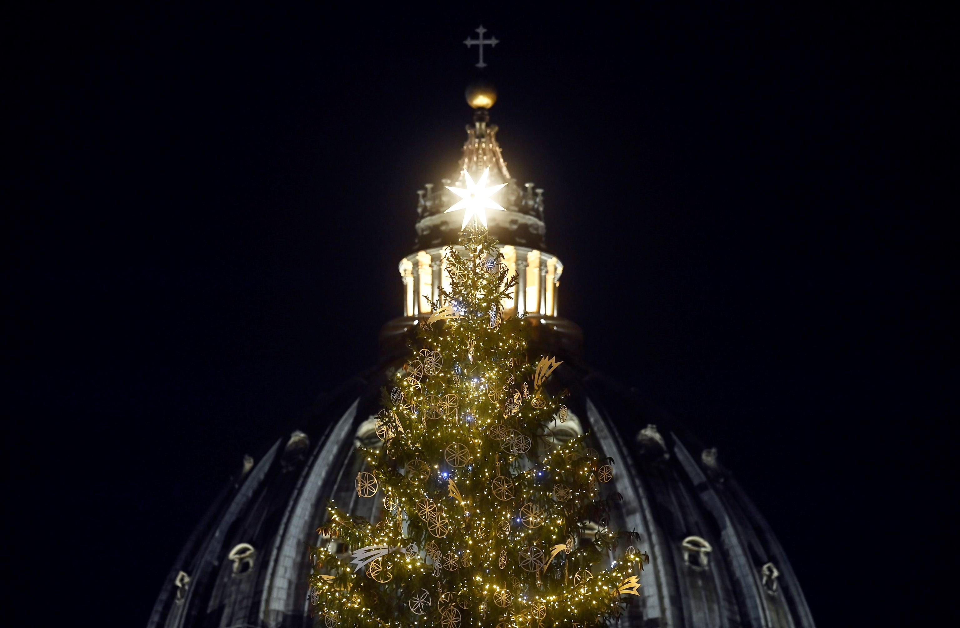 Encendido del arbol de Navidad en el Vaticano