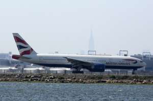 Cuomo pide a aerolíneas hacer pruebas del COVID-19 a pasajeros antes de viajar del Reino Unido