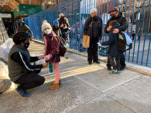 Escuelas primarias y preescolar reabren con frente común que las declara el lugar más seguro de NYC