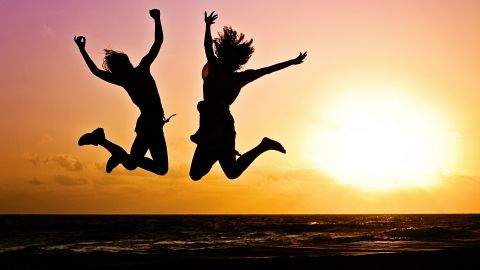 Viajes, autos y acciones en bonos de fin de año.