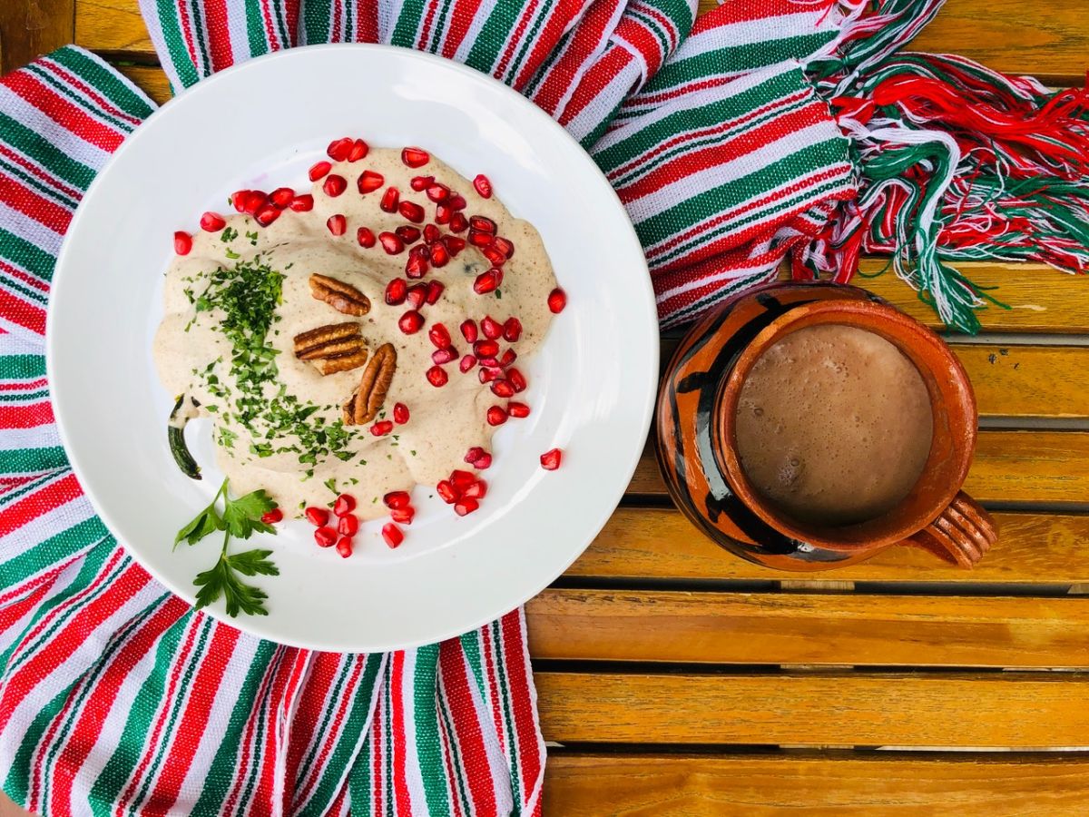 El chile en nogada es uno de los platillos representativos de la cocina mexicana. 