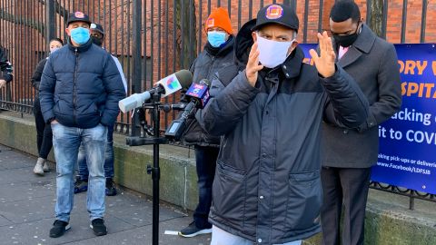 Trabajadores de lavanderías de hospitales como Mateo Canela, exigen mayores protecciones ante aumento de casos de COVID-19