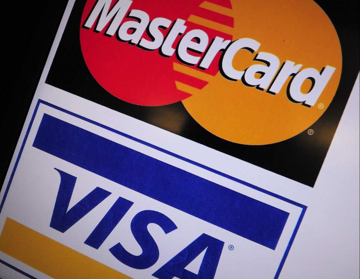 Usar MasterCard y Visa será más caro por el aumento a comisiones que se aplicará en abril.