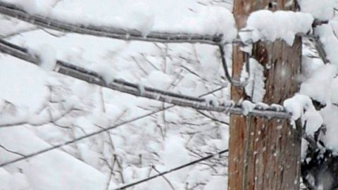 En zonas de Nueva Inglaterra se acumula la nieve.
