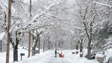 En zonas de Nueva Inglaterra se acumula la nieve.