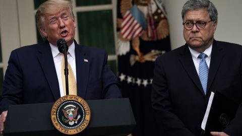 El presidente Donald Trump y el fiscal general William Barr.