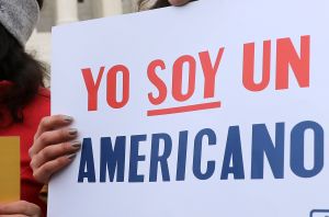 Expertos advierten por discriminación de hablantes del español en Estados Unidos
