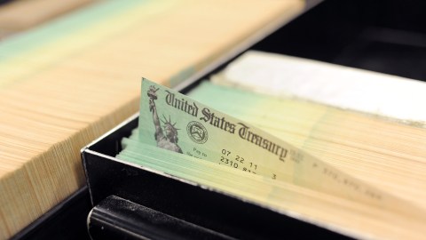 El segundo cheque de estímulo podría retrasarse aún más