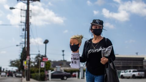 Trabajadores desempleados recibirán 11 semanas de beneficios de desempleo además de $300 dólares