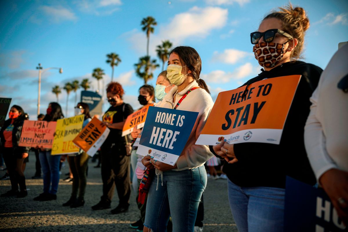 Jóvenes "Dreamers" durante una manifestación en junio 2020 en San Diego, California.