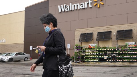 Walmart ofrece pruebas COVID-19 a domicilio