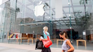 Apple cierra de manera temporal todas las tiendas de California
