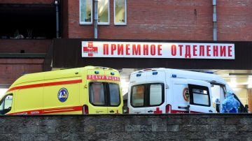 Ambulancias en un hospital en Rusia.