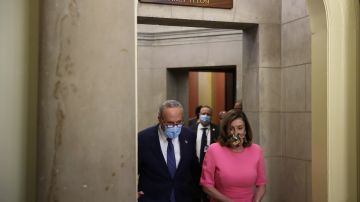 Los líderes demócratas del Senado, Charles Schumer, y de la Cámara, Nancy Pelosi.