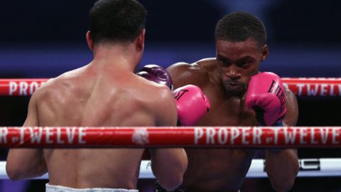 Errol Spence Jr. defendió sus cetros ante el pugilista de sangre boricua.