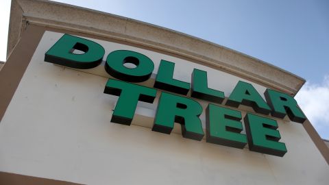 Retiran 143,000 velas en Dollar Tree