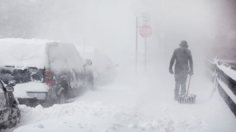 En algunas regiones se acumularán hasta 18 pulgadas de nieve.