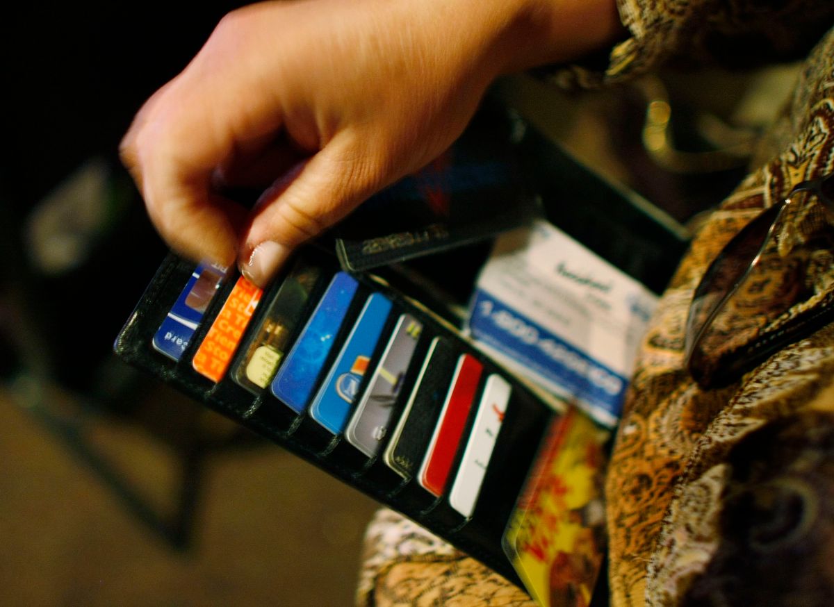 Con los $600 dólares deberías considerar pagar la deuda de alguna tarjeta de crédito.
