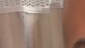 Doctor Juan Rivera se pone la vacuna contra el COVID-19