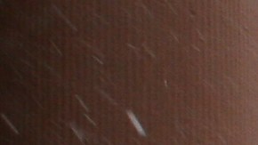 El mexicano Hugo Hernández trabaja en una empresa de mantenimiento, este jueves le tocó palear desde la madrugada.