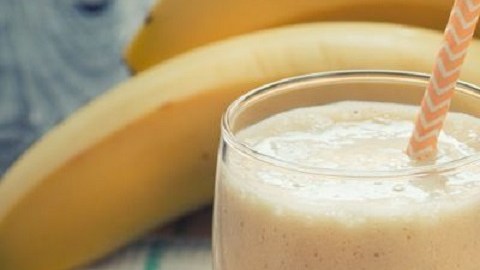 La leche de almendras es naturalmente rica en vitamina E.