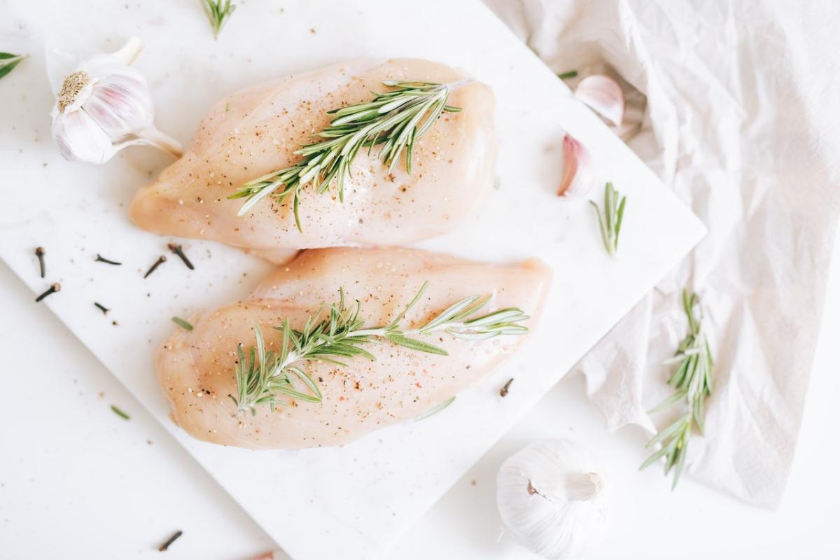 Cómo cocinar de manera segura el pollo que no se ha descongelado - El  Diario NY