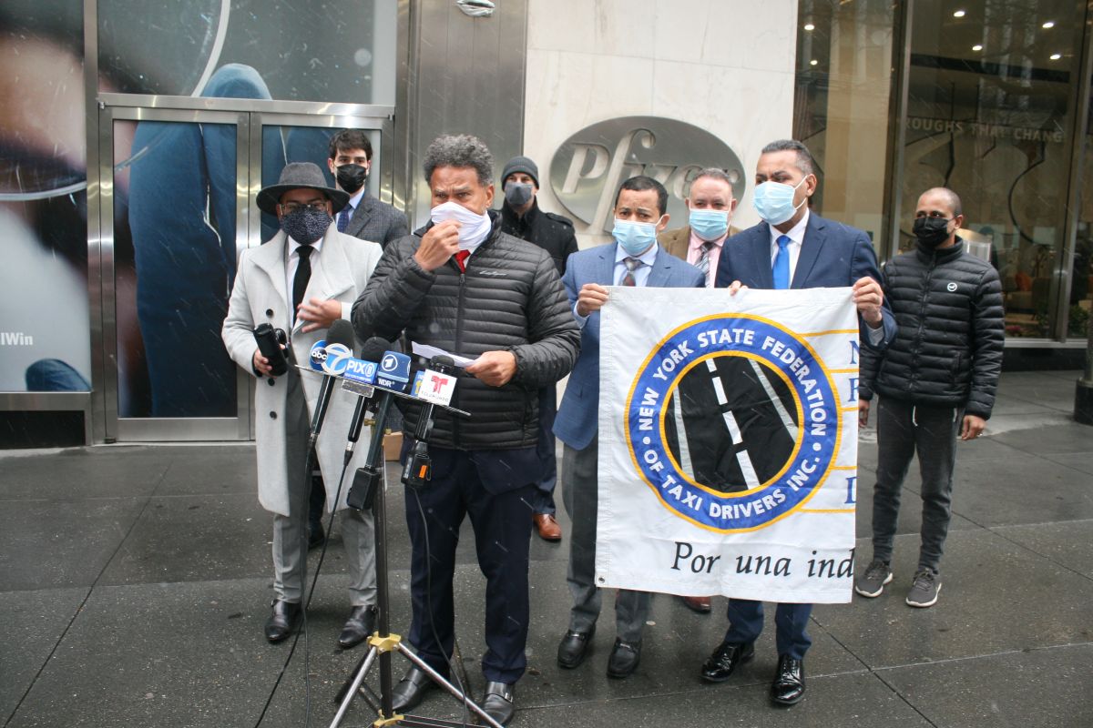 New York Taxi Drivers Guild demands that Pfizer donate 30,000 doses to protect its workers