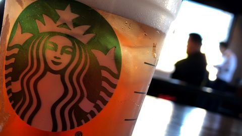 Starbucks suspende su "happy hour".