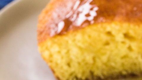 El pan de elote se puede preparar con solo 5 ingredientes.
