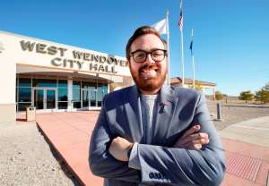 El alcalde latino y gay en Nevada que estuvo desempleado y pidió en banco de comida