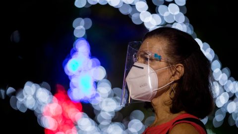 El uso de la mascarilla seguirá siendo necesario después de ponerse la vacuna.