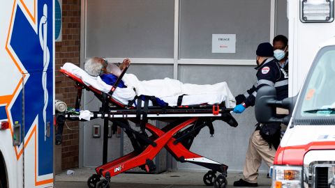 Un paciente de coronavirus a la sala de emergencia del Maimonides Medical Center, en el condado de Brooklyn.