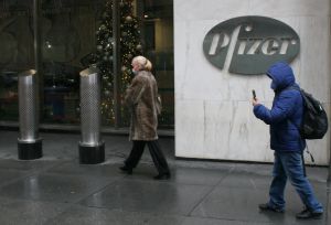 "Inaceptable": Pfizer reducirá temporalmente producción de vacunas COVID-19