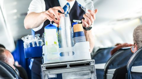 Guantes en todo momento, es la mejor recomendación si viajas en avión.