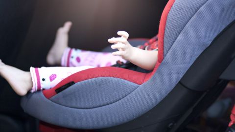 La pequeña permaneció encerrada en el auto desde las 9 de la mañana hasta las 3 de la tarde.