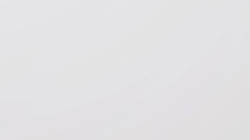 DJ Ivis golpea salvajemente a su esposa con su bebé recién nacida de por medio. Las cámaras de seguridad captaron.