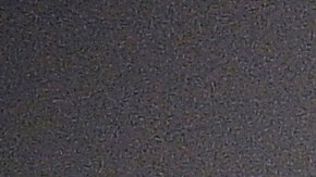 Los trabajadores más jóvenes, como vendedora de Yakarta, son vistos como la población clave para combatir el virus.