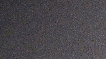 Los trabajadores más jóvenes, como vendedora de Yakarta, son vistos como la población clave para combatir el virus.