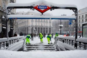 Racista llama "sudaca de mierda" y "maldita escoria" a latina que viajaba junto a él en vagón del Metro de Madrid