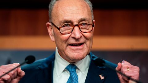 El líder demócrata en el Senado, Charles Schumer, dijo que pronto habrá nueva ayuda económica.