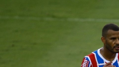 Douglas Friedrich abandonó la cancha tras el golpe.