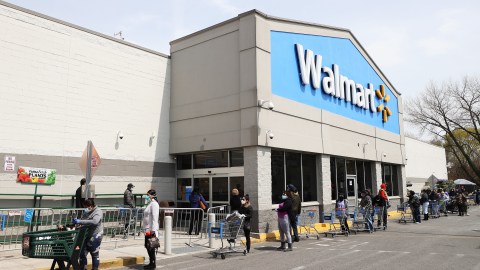 Walmart, Starbucks y Amazon buscan ayudar a distribuir la vacuna de COVID-19