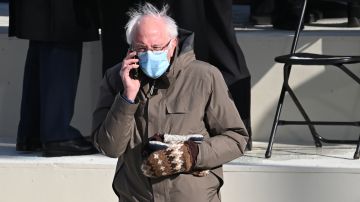 Los guantes de Bernie Sanders están agotados