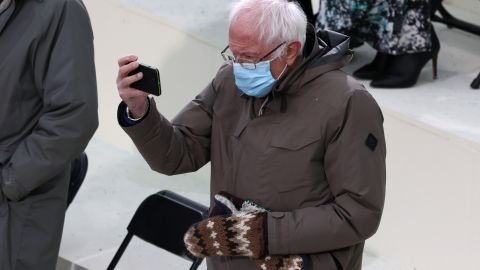 Bernie Sanders en la investidura de Biden.