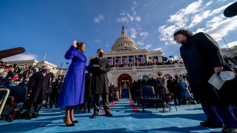 Kamala Harris jura al cargo ante la jueza Sonia Sotomayor