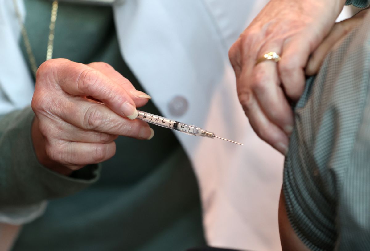 Personas de 65 años ahora pueden recibir la vacuna del coronavirus.