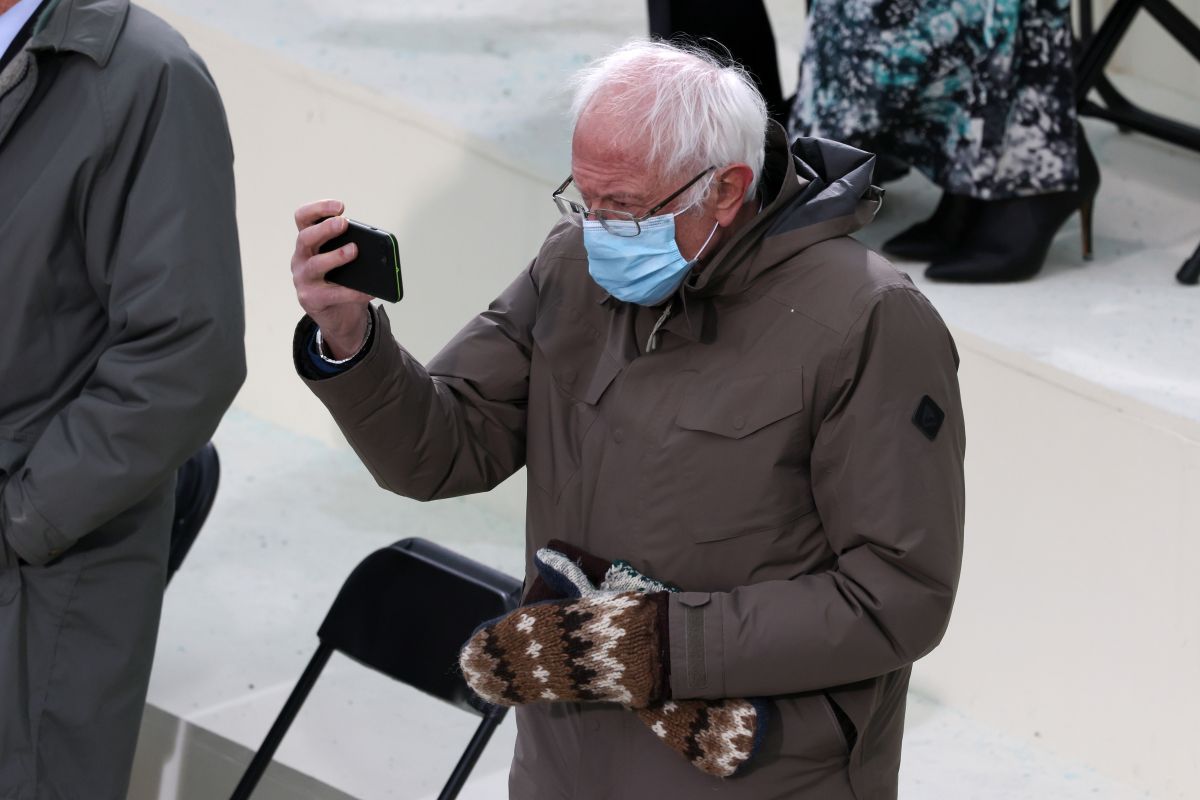 Los guantes de Bernie Sanders están agotados