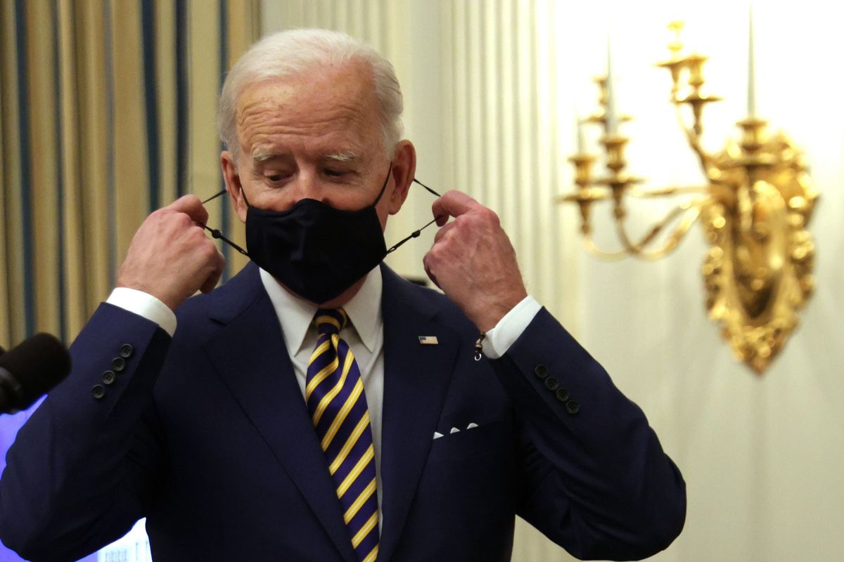 El presidente Biden está de acuerdo en modificar las reglas de quiénes recibirían nueva ayuda. 